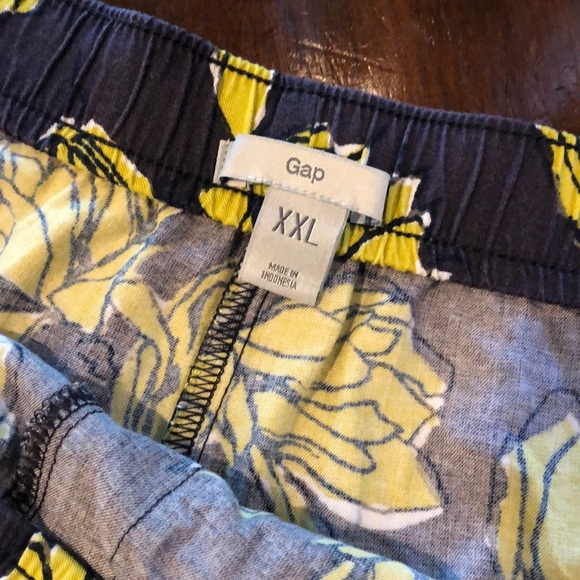 GAP Plus Shorts - Picture 3 of 4